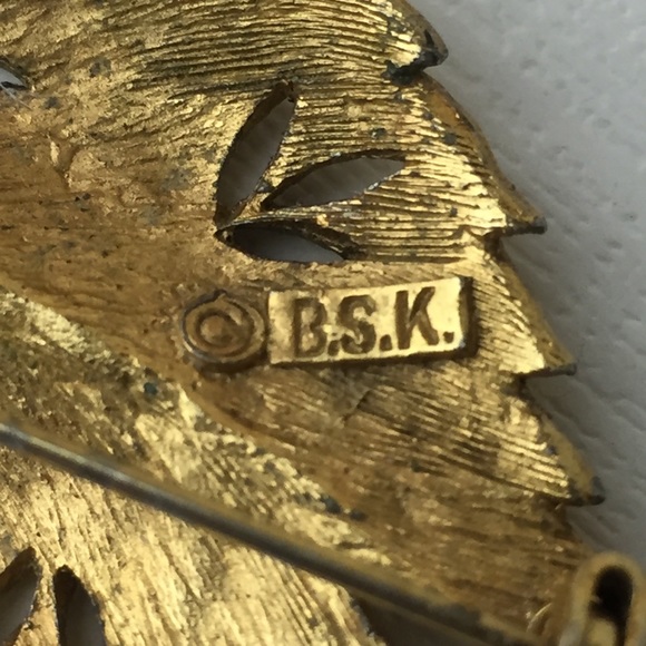 Vintage BSK Gold Tone Leaf Brooch - Picture 7 of 8